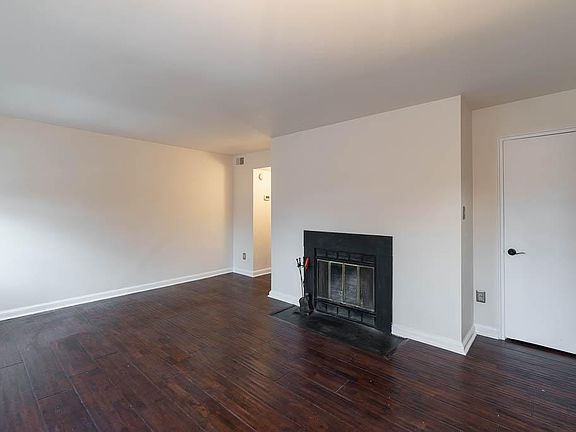 3rd image of 2103 N Scott St APT 88