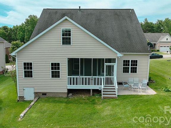 2nd image of 5184 Norway Ln