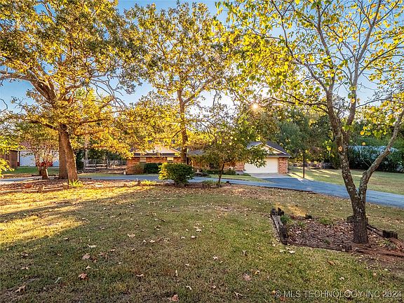 5th image of 276 Emery Ln