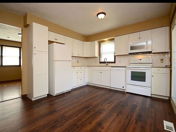 3rd image of 15168 Jefferson St