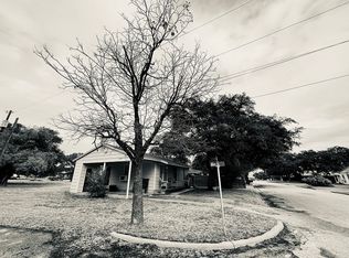 302 Green St, Eden, TX 76837
