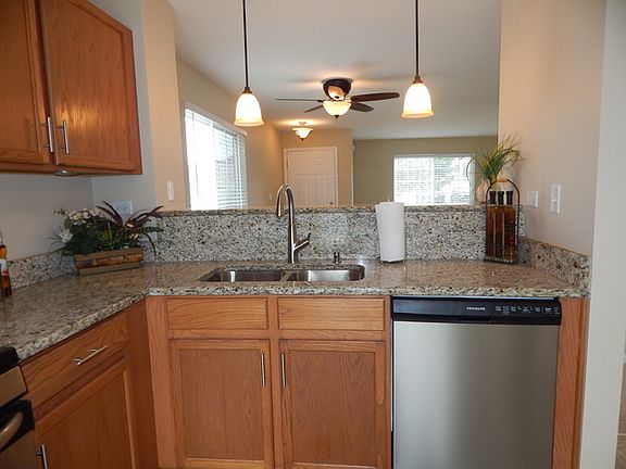 4th image of 2467 Hillsboro Ln
