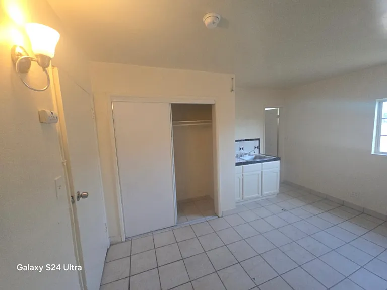 3711 S Western Ave #3 — Photo 2