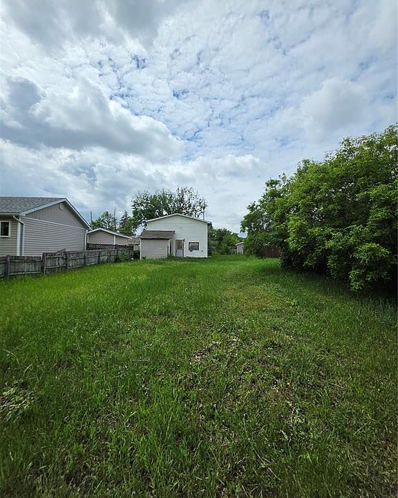 1st image of 686-690 Retallack STREET