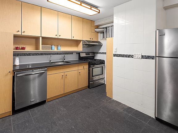 3rd image of 165 Park Row APT 4C