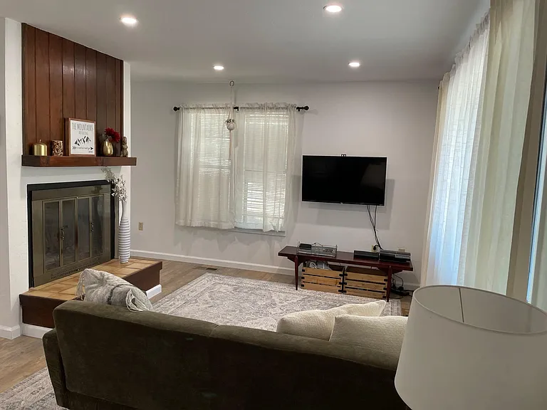 10564 Pine Cone Dr — Photo 8