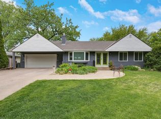 8404 Meadow Lake Rd E, New Hope, MN 55428