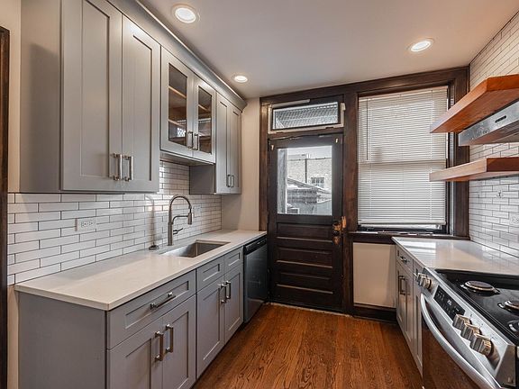 5th image of 2624 W Devon Ave #301