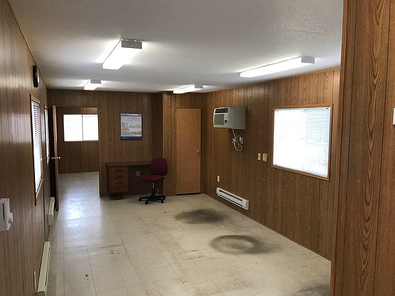 3rd image of 575 Veterans Dr