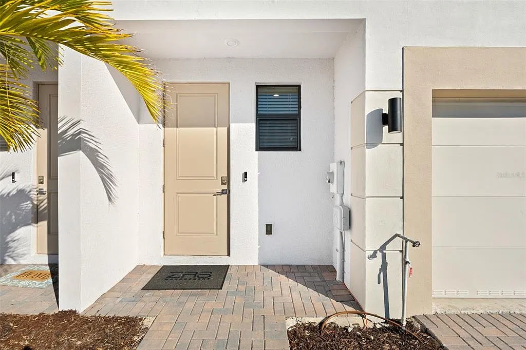 3 bed, 2.5 bath, 1539 sqft, $2,700 — Photo 3
