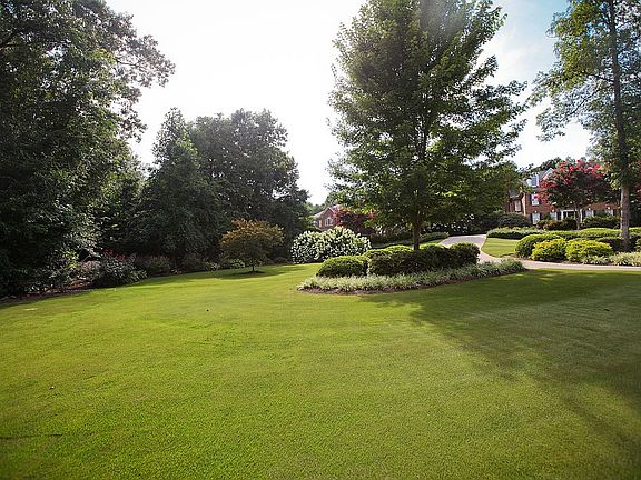 3rd image of 410 Barrington Park Dr