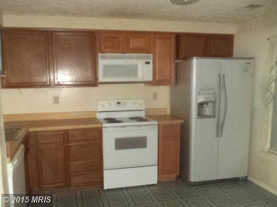 3rd image of 2085 Tanglewood Dr