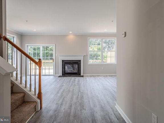 3rd image of 261 Buchanan Ct