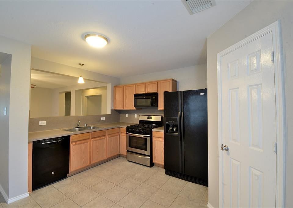 2nd image of 18223 Valebluff Ln
