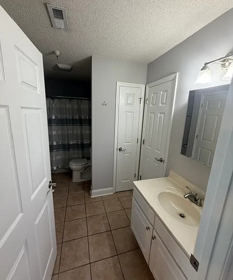 Huntscroft Ln — Photo 15