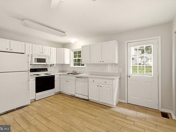 3rd image of 4113 Lancaster Ring Rd