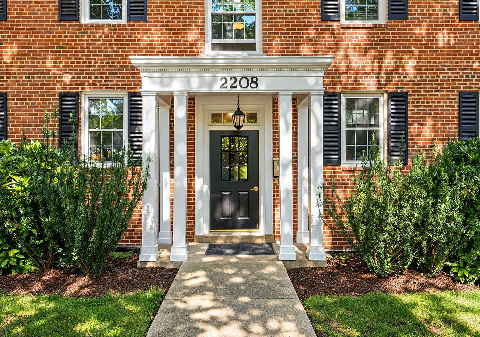 2BD/1BA - Silver Spring Condo - Move In Ready — Photo 1