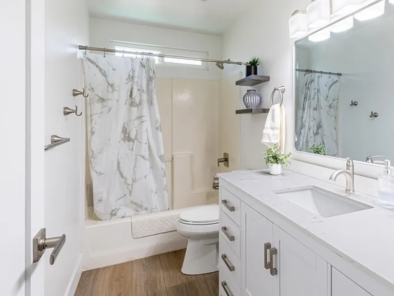 504 Washington Cir — Photo 3