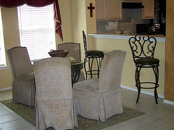 4th image of 26864 Kings Crescent Dr