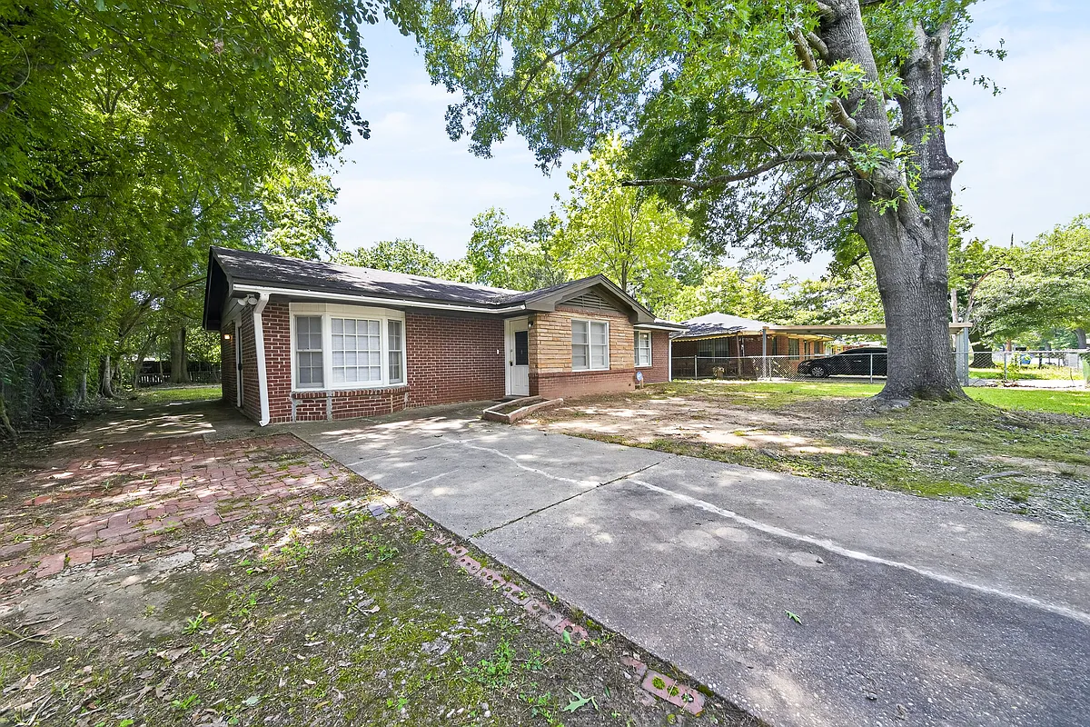 Building Photo - 2720 Broadmoor Dr