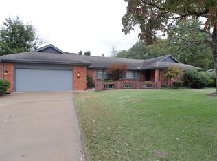 2664 S Edgewater Dr, Springfield, MO 65804