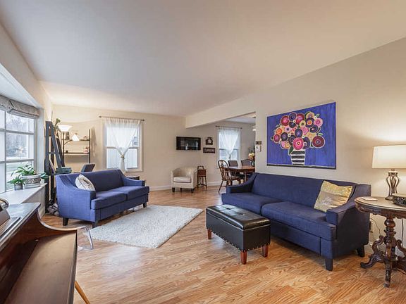 3rd image of 615 W Fairfield Ct