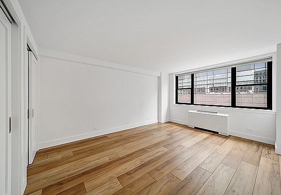 3rd image of 330 W 58th St APT 14H