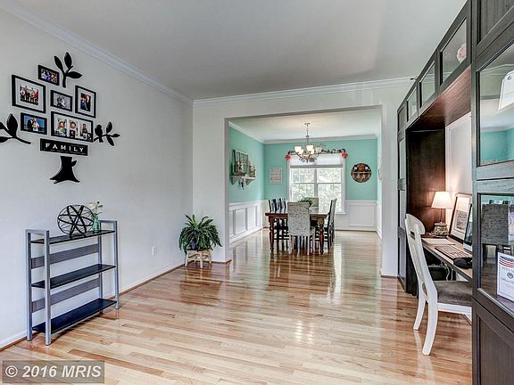 3rd image of 16 Barclay Ln