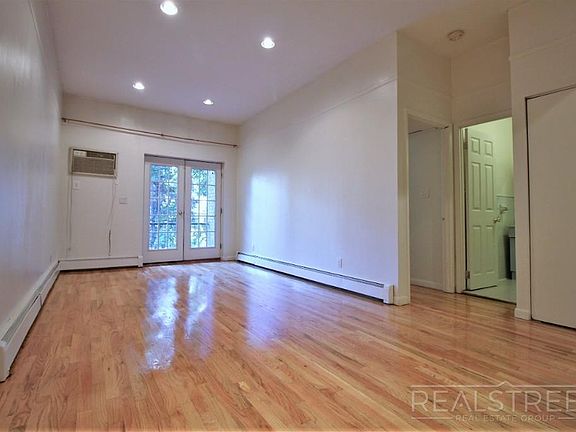 2nd image of 283 Sackett St APT 3R