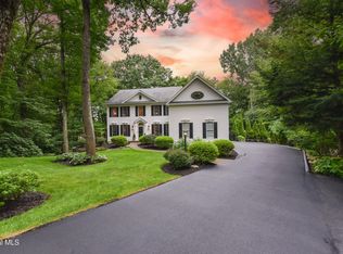 11 Wildwood Ct, Clifton Park, NY 12065