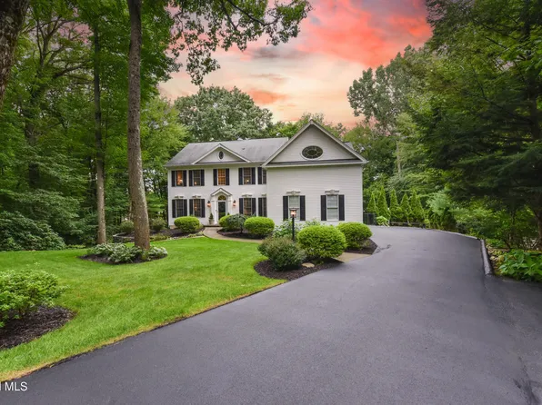 11 Wildwood Court, Clifton Park, NY 12065