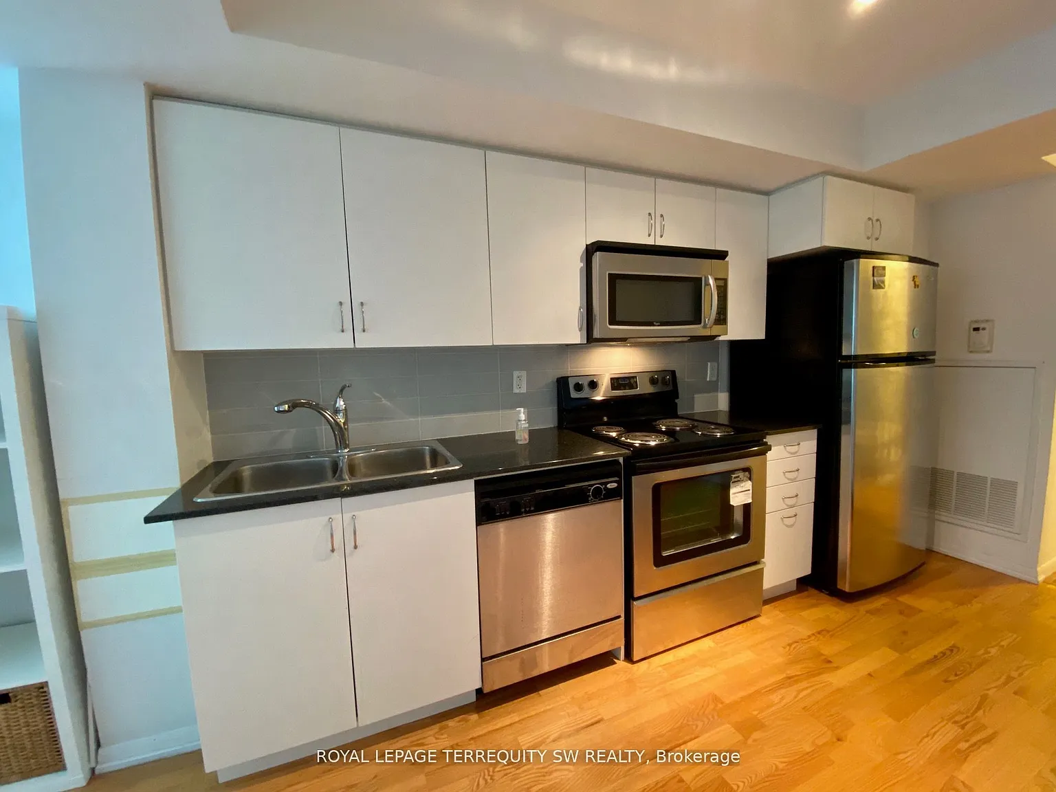 209 Fort York Blvd — Photo 3