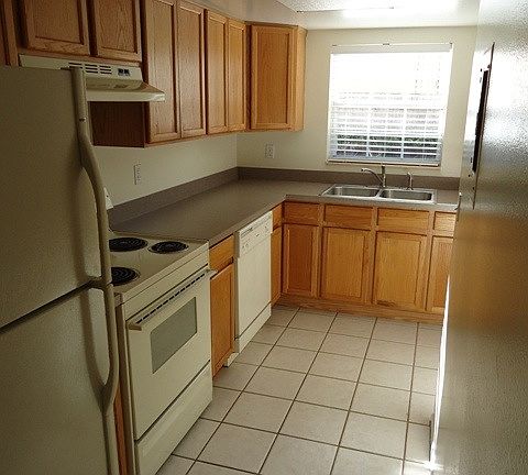 4th image of 2708 E Central Blvd
