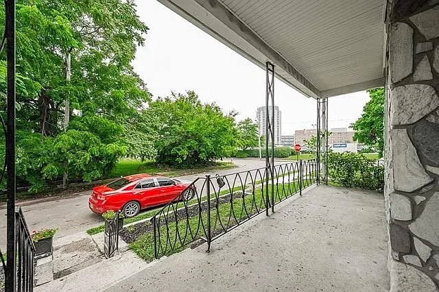 3 bed, 1.5 bath, 1250 sqft, $1,795 — Photo 2