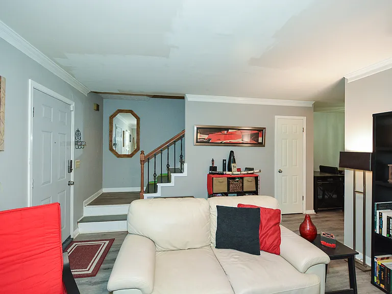 1422 Springleaf Cir SE — Photo 3