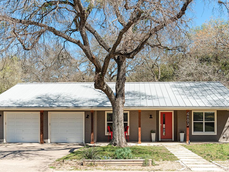 Comes Fully Furnished! S Austin 4BD / 2.5BA on the water. Flexible Lease Terms