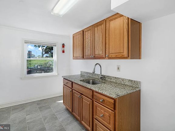 4th image of 630 Cedar Ave