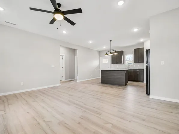 630 E Forest St, Bolivar, MO 65613