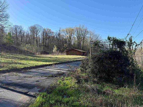 2nd image of 205 Newman Dr