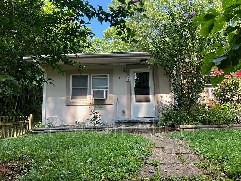 1 bed, 1.0 bath, $1,295 — Photo 2