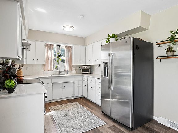 3rd image of 3029 W 9th St