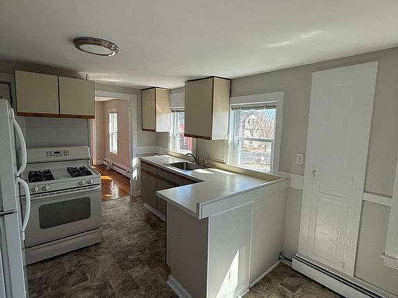 5th image of 104 Emerson St #2R