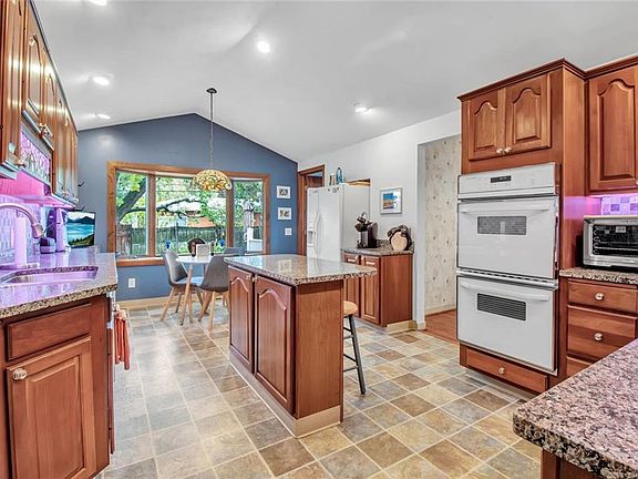 5th image of 371 Sunrise Blvd