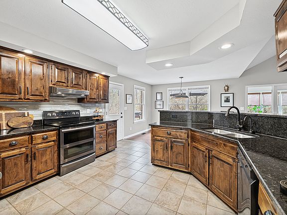 3rd image of 608 Idlewood Dr