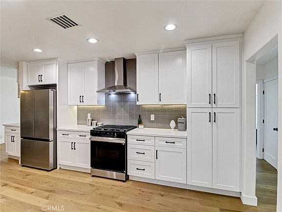 4th image of 17349 Saticoy St