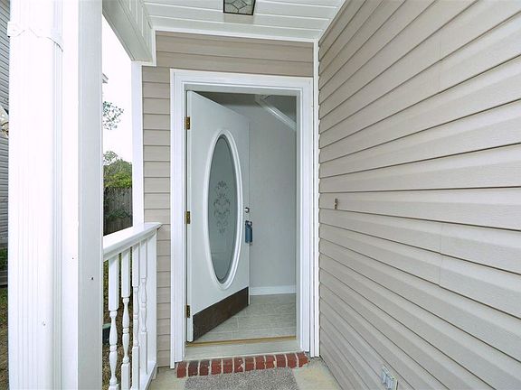 4th image of 5185 Victoria Dr