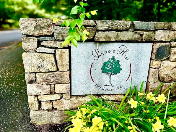 11 Parsons Hill Rd, Wenham, MA 01984