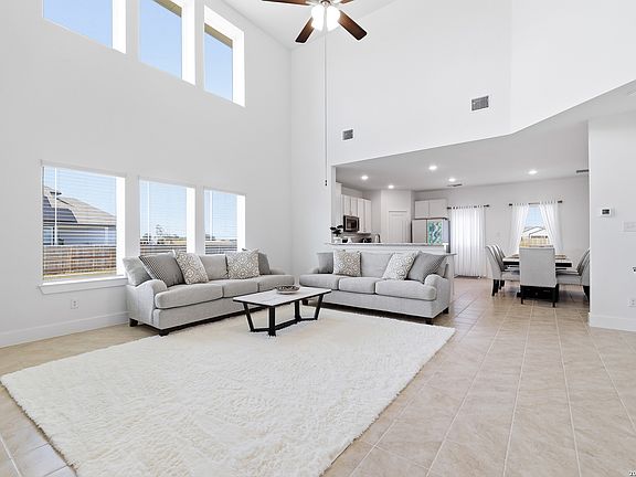 4th image of 3716 Isaac Dr