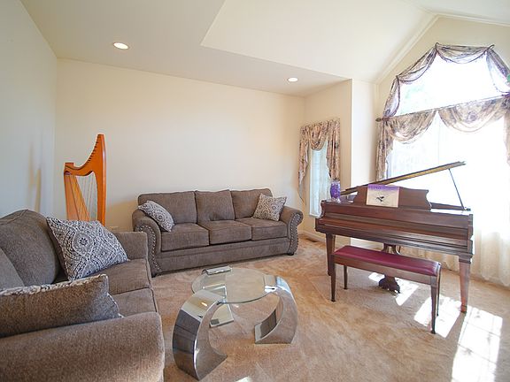 3rd image of 24516 Brooklands Ln