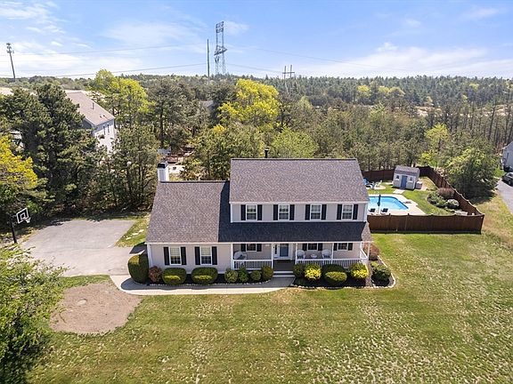 3rd image of 1 Lynn Cir